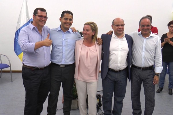 Ana Oramas con los candidatos de La Gomera al Congreso y al Senado 